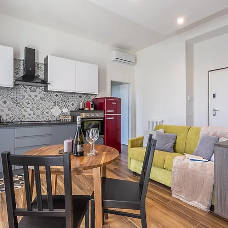 Apartment Room77 *