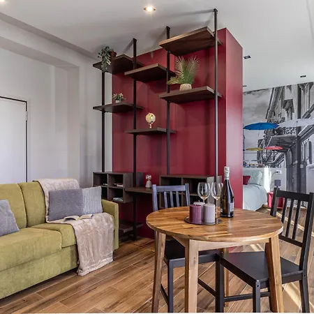 Room77 Apartment