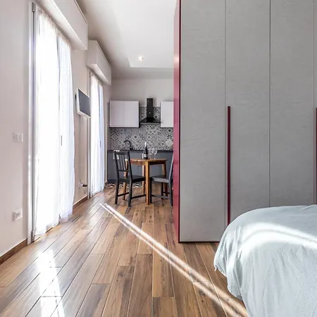 Apartment Room77